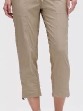 NWT - Lululemon Dance Studio MR Crop - SHEER OAK / SZ 8